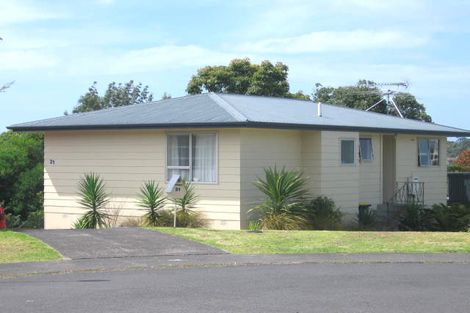 Photo of property in 21 Celeste Place, Totara Vale, Auckland, 0627