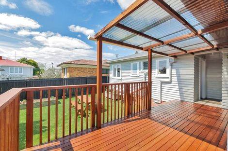 Photo of property in 1 Newington Road, Henderson, Auckland, 0612