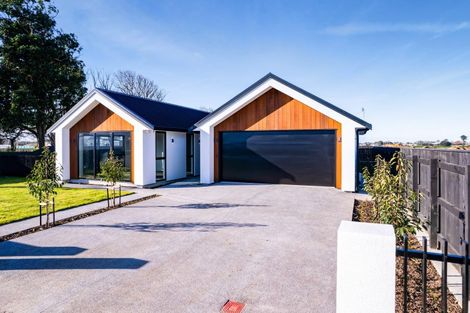 Photo of property in 74 Turuturu Road, Hawera, 4674