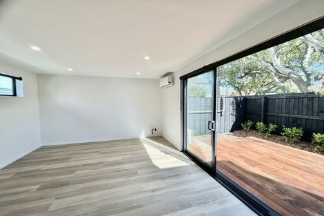 Photo of property in 2/10 Surrey Street, Linwood, Christchurch, 8062