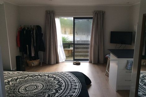 Photo of property in 23 Helleur Road, Massey, Auckland, 0614