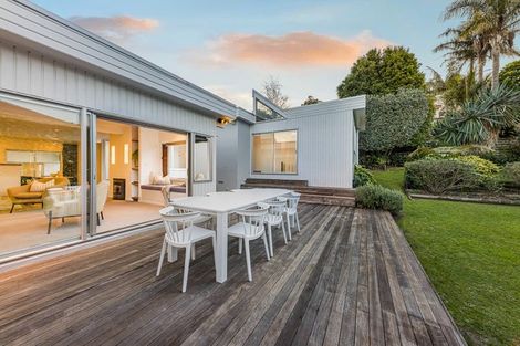 Photo of property in 16 Prestige Place, Castor Bay, Auckland, 0620