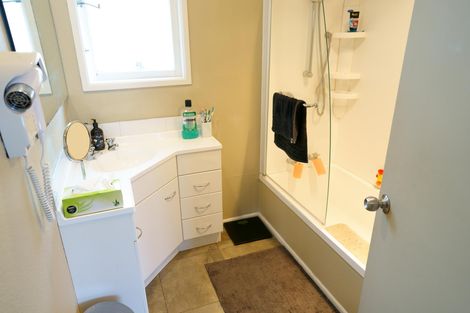 Photo of property in 4 D'urville Place, Kelvin Grove, Palmerston North, 4414