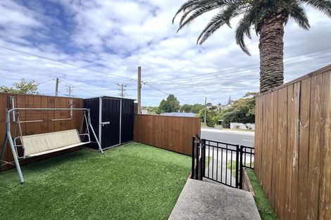 Photo of property in 3/24 Kelwyn Road, Kelston, Auckland, 0602