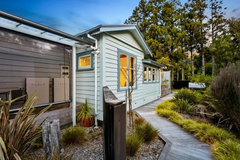 Photo of property in 5 Taupaki Road, Taupaki, Henderson, 0782