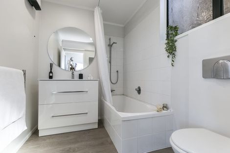 Photo of property in 36 Orangi Kaupapa Road, Northland, Wellington, 6012