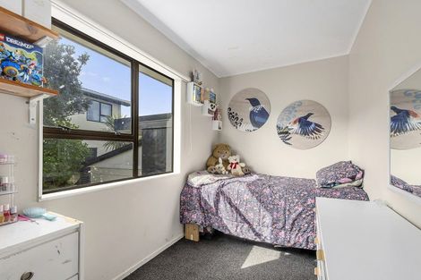 Photo of property in 28 Arahanga Grove, Maupuia, Wellington, 6022