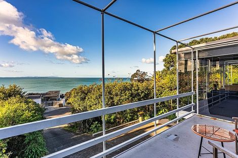 Photo of property in 28 Chelverton Terrace, Red Beach, 0932