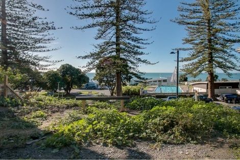 Photo of property in 25 Marine Parade, Bluff Hill, Napier, 4110