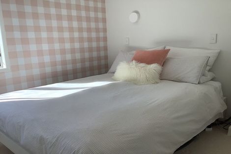 Photo of property in 1/2 Heathcote Road, Castor Bay, Auckland, 0620