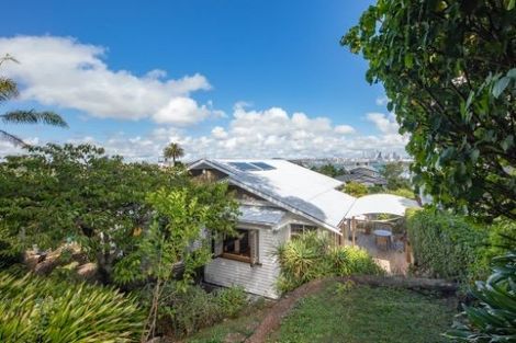 Photo of property in 27 Jubilee Avenue, Devonport, Auckland, 0624