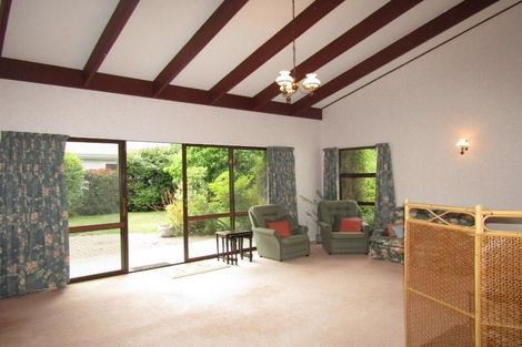 Photo of property in 10 Reeves Road, Acacia Bay, Taupo, 3330