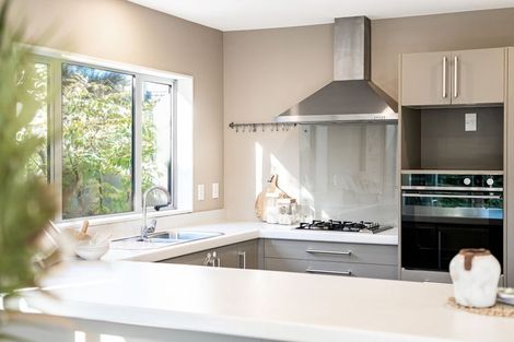 Photo of property in 6 Sumner Terrace, Aotea, Porirua, 5024