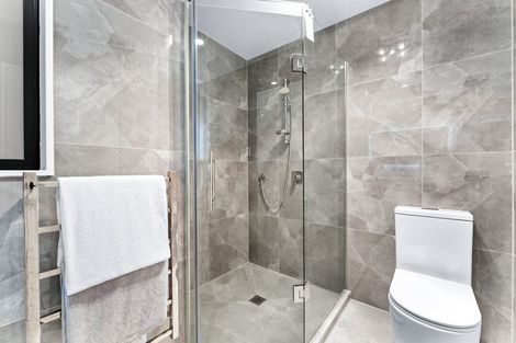 Photo of property in 25 Henriette Place, Totara Park, Auckland, 2105