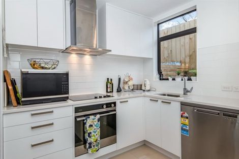 Photo of property in 3/15 Chivalry Road, Glenfield, Auckland, 0629