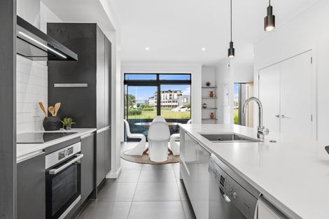 Photo of property in 10 Alexander Willis Crescent, Hobsonville, Auckland, 0616