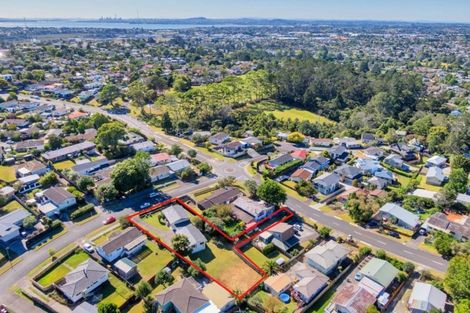 Photo of property in 1/4 Clyma Place, Massey, Auckland, 0614