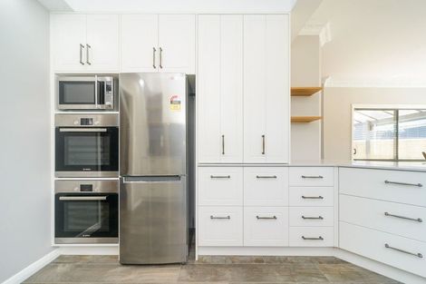 Photo of property in 12 Innes Place, Roslyn, Palmerston North, 4414