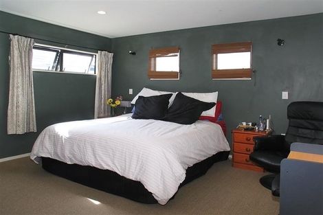 Photo of property in 52 Hawtrey Terrace, Churton Park, Wellington, 6037