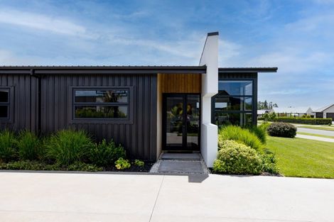 Photo of property in 17 Mike Smith Drive, Cambridge, 3434