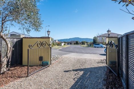 Photo of property in 9 Shearwater Rise, Paraparaumu Beach, Paraparaumu, 5032