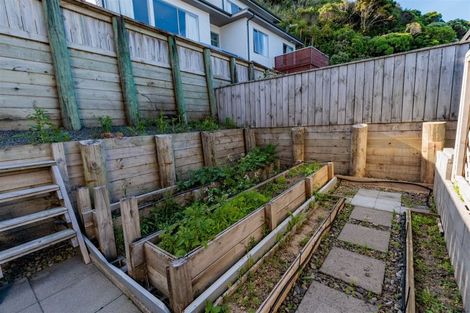 Photo of property in 27 Tamworth Crescent, Newlands, Wellington, 6037