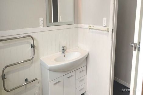 Photo of property in 39 Sunnyside Road, Sunnyvale, Auckland, 0612