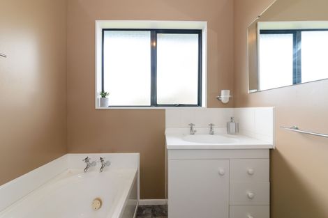 Photo of property in 28 Peppertree Glade, Kelvin Grove, Palmerston North, 4414