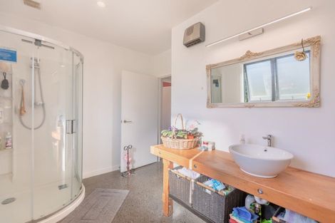 Photo of property in 28 Cemetery Road, Waipawa, 4273