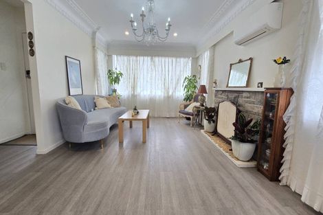 Photo of property in 15 Sherwood Avenue, Te Atatu South, Auckland, 0610