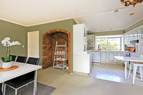 Photo of property in 32 Kent Terrace, Taradale, Napier, 4112