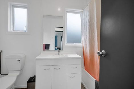 Photo of property in 120 Omata Road, Marfell, New Plymouth, 4310