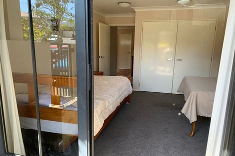 Photo of property in 3 Searidge Rise, West Harbour, Auckland, 0618