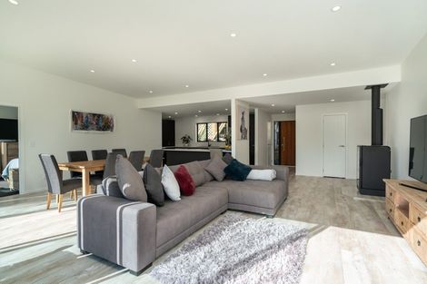 Photo of property in 19 Parawera Drive, Acacia Bay, Taupo, 3330