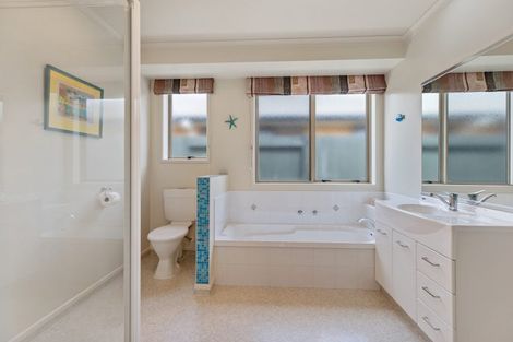 Photo of property in 27 Marshwood Place, Papamoa Beach, Papamoa, 3118