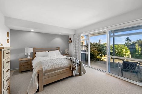 Photo of property in 14 Del Mar Place, Merrilands, New Plymouth, 4312