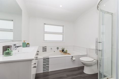 Photo of property in 5 Madeira Close, Whitby, Porirua, 5024