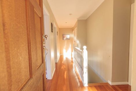 Photo of property in 92 Newlands Road, Newlands, Wellington, 6037