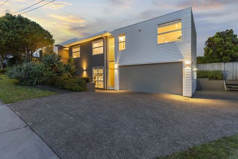 Photo of property in 2/51 Beach Road, Mellons Bay, Auckland, 2014
