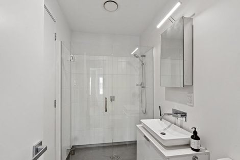 Photo of property in 9/83 Hinemoa Street, Birkenhead, Auckland, 0626