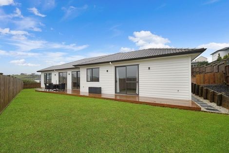 Photo of property in 7 Tautoru Avenue, Orewa, 0931