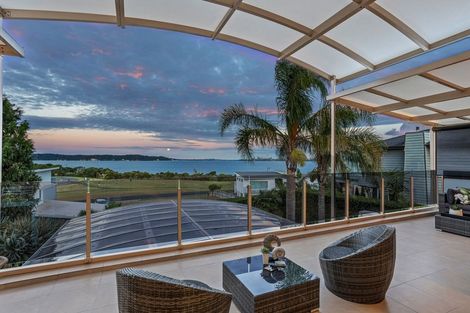 Photo of property in 8 Kawai Rise, Te Atatu Peninsula, Auckland, 0610