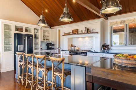 Photo of property in 2 Otaihanga Road, Paraparaumu Beach, Paraparaumu, 5032