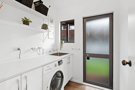 Photo of property in 22 Redfern Lane, Glenfield, Auckland, 0629