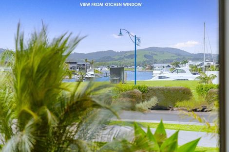 Photo of property in 15 Lady Jocelyn Place, Whitianga, 3510