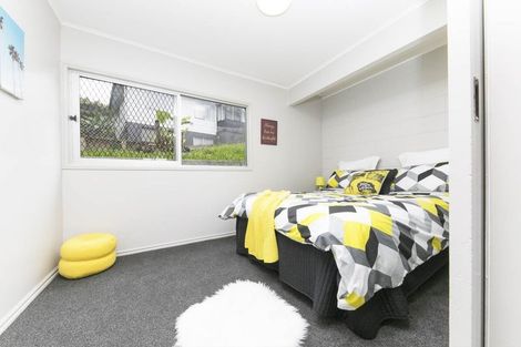 Photo of property in 35 Kemp Road, Massey, Auckland, 0614