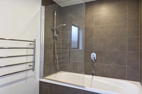 Photo of property in 32b Waiwaka Terrace, Strandon, New Plymouth, 4312