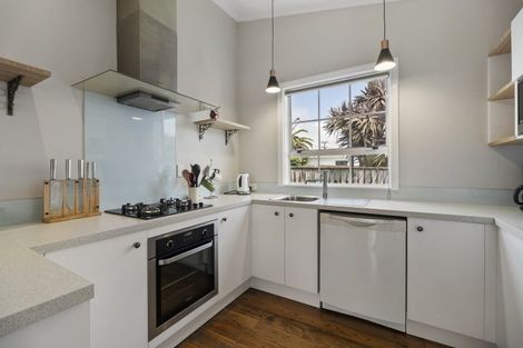 Photo of property in 162 Tukapa Street, Westown, New Plymouth, 4310