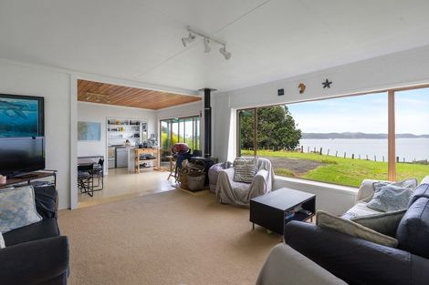 Photo of property in 1024 Takatu Road, Tawharanui Peninsula, Matakana, 0986