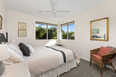 Photo of property in 5 Fendalton Place, Hatfields Beach, Orewa, 0931